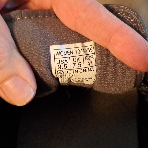 Saucony Grey and Purple Jazz Sneakers - Picture 6 of 7